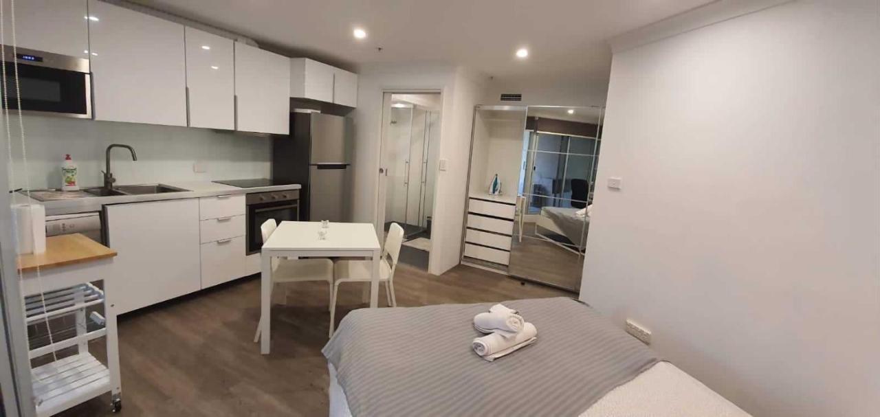 קנברה Dana-Cozy Studio With Shared Entry In The City מראה חיצוני תמונה