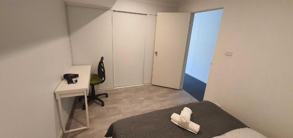 קנברה Dana-Cozy Studio With Shared Entry In The City מראה חיצוני תמונה